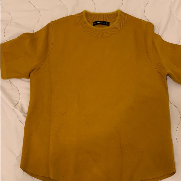 Zara Tops - Zara yellow knit T-shirt